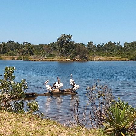 Lakes Entrance Waterfront Cottages With King Beds Exterior foto