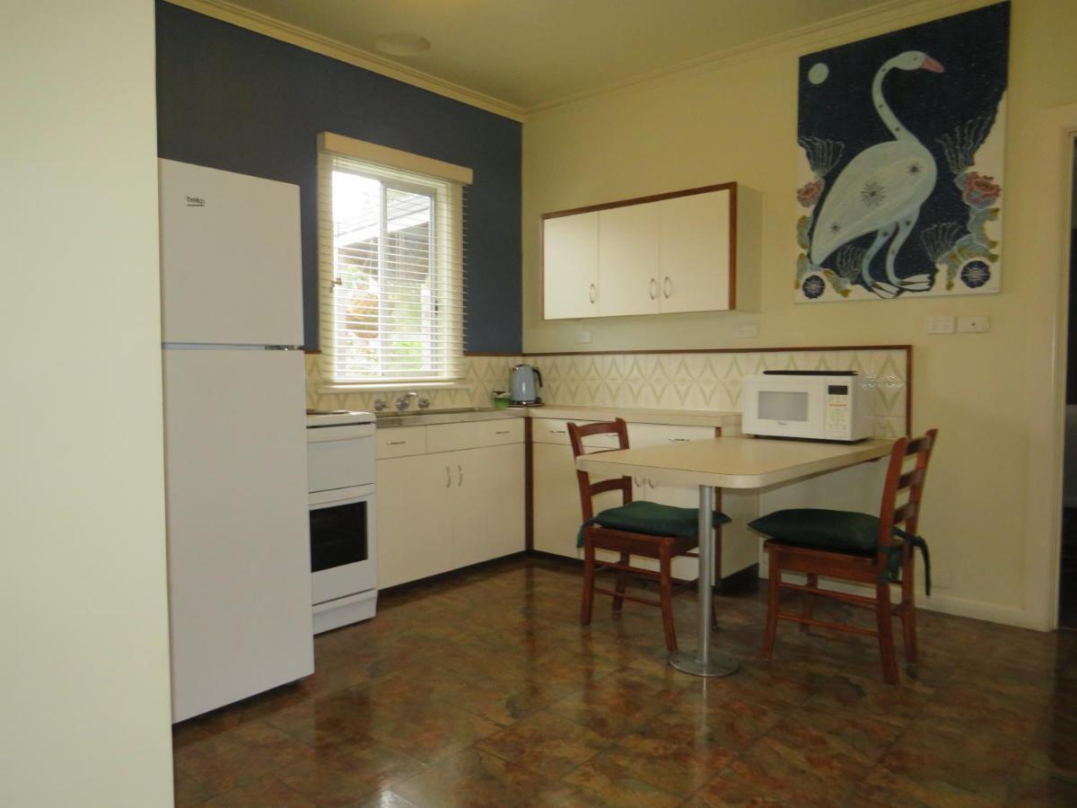Lakes Entrance Waterfront Cottages With King Beds Exterior foto