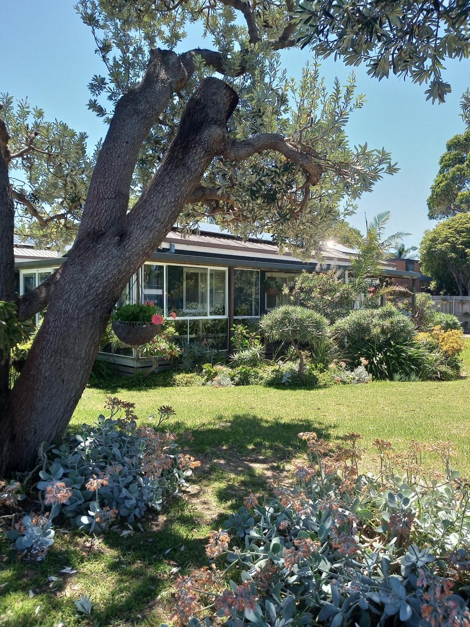 Lakes Entrance Waterfront Cottages With King Beds Exterior foto